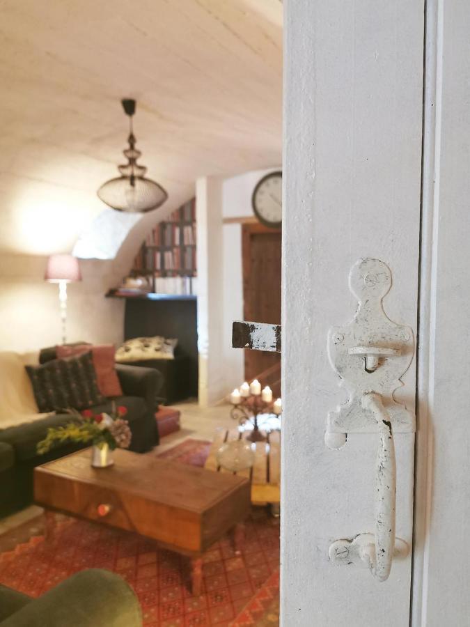 Quatre Chats sous un Pin Le Thoureil Extérieur photo