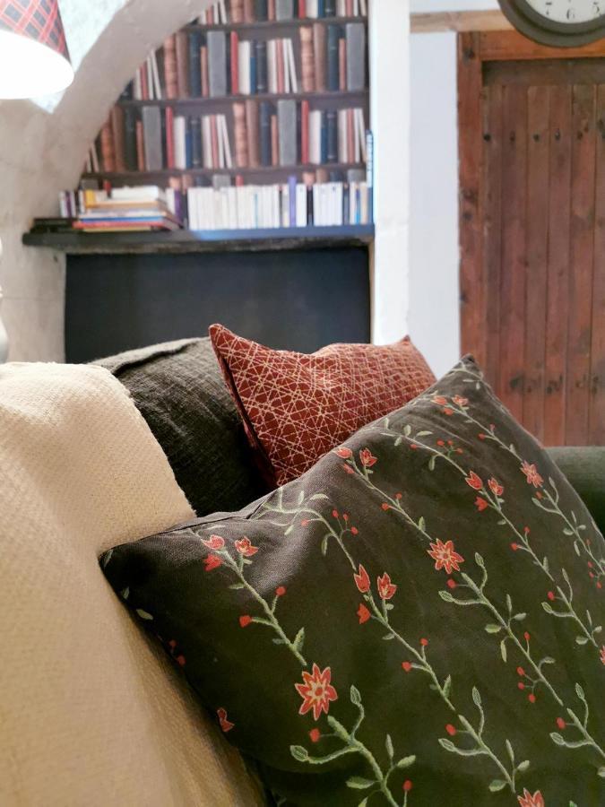 Quatre Chats sous un Pin Le Thoureil Extérieur photo