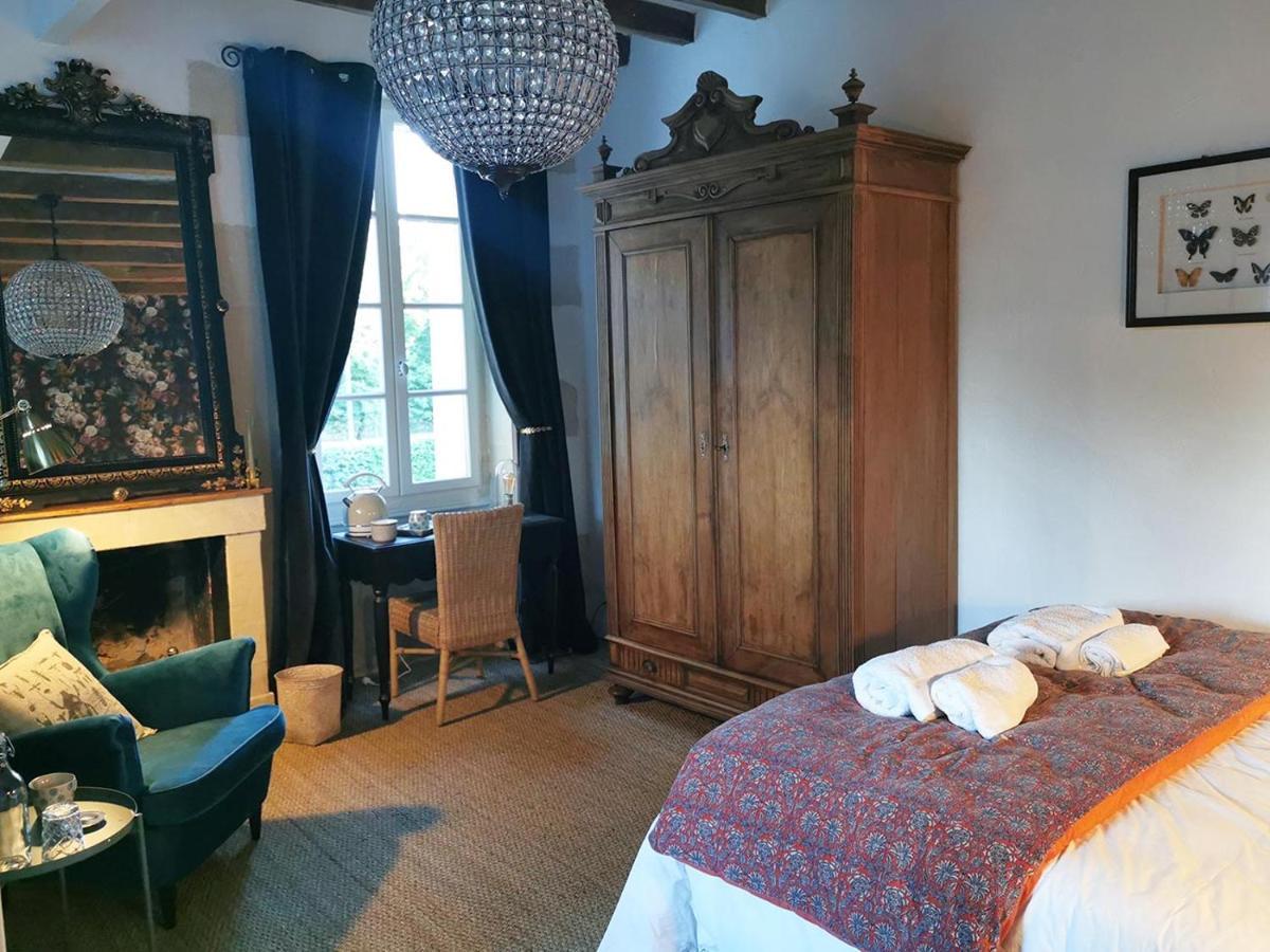 Quatre Chats sous un Pin Le Thoureil Extérieur photo