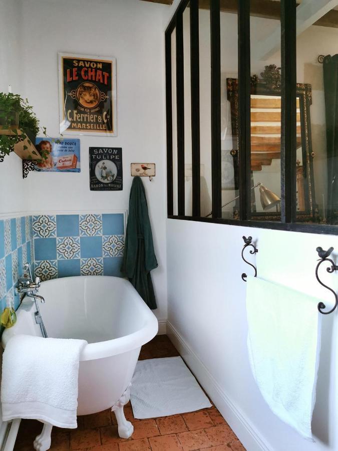 Quatre Chats sous un Pin Le Thoureil Extérieur photo